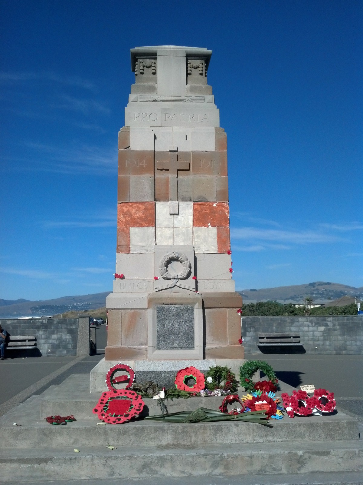 New Brighton War Memorial, Anzac Day 2015 | discoverywall.nz