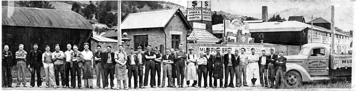 Murphy Bros Staff Photo. 1940s. Christchurch City Libraries Photo Hunt. CC BY-NC-SA 4.0. CCL-PH20-ViWi-001