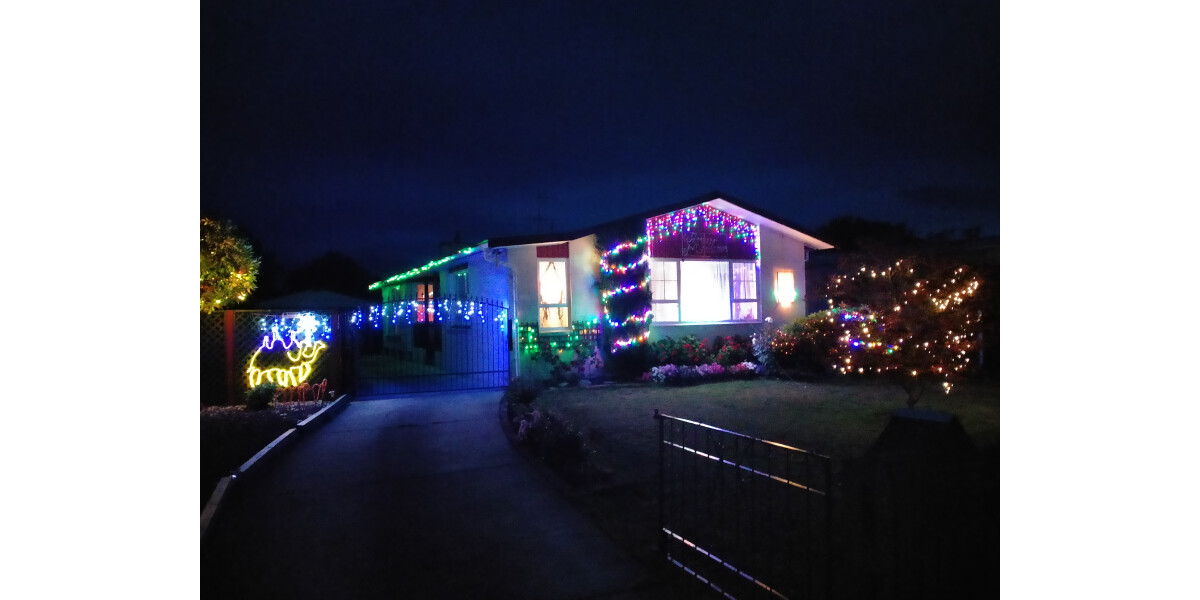 House decorated for Christmas  discoverywall.nz