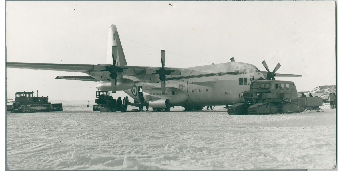 Royal NZ Airforce Hercules | discoverywall.nz