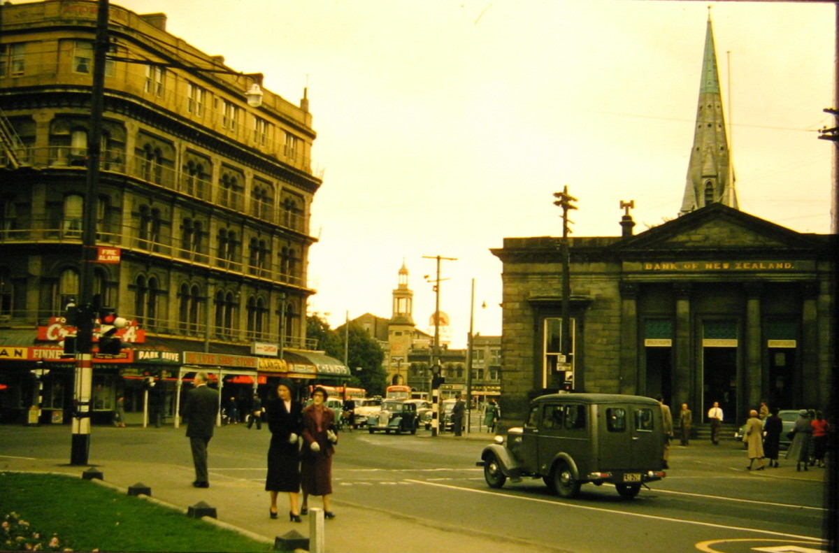 At the Intersection of High, Hereford and Colombo Streets. 1950s. Entry by Tony Bowie in the 2008 Christchurch City Libraries Photo Hunt. CC BY-NC-ND 3/0 NZ. CCL-HW08-D-016-High_St1950s