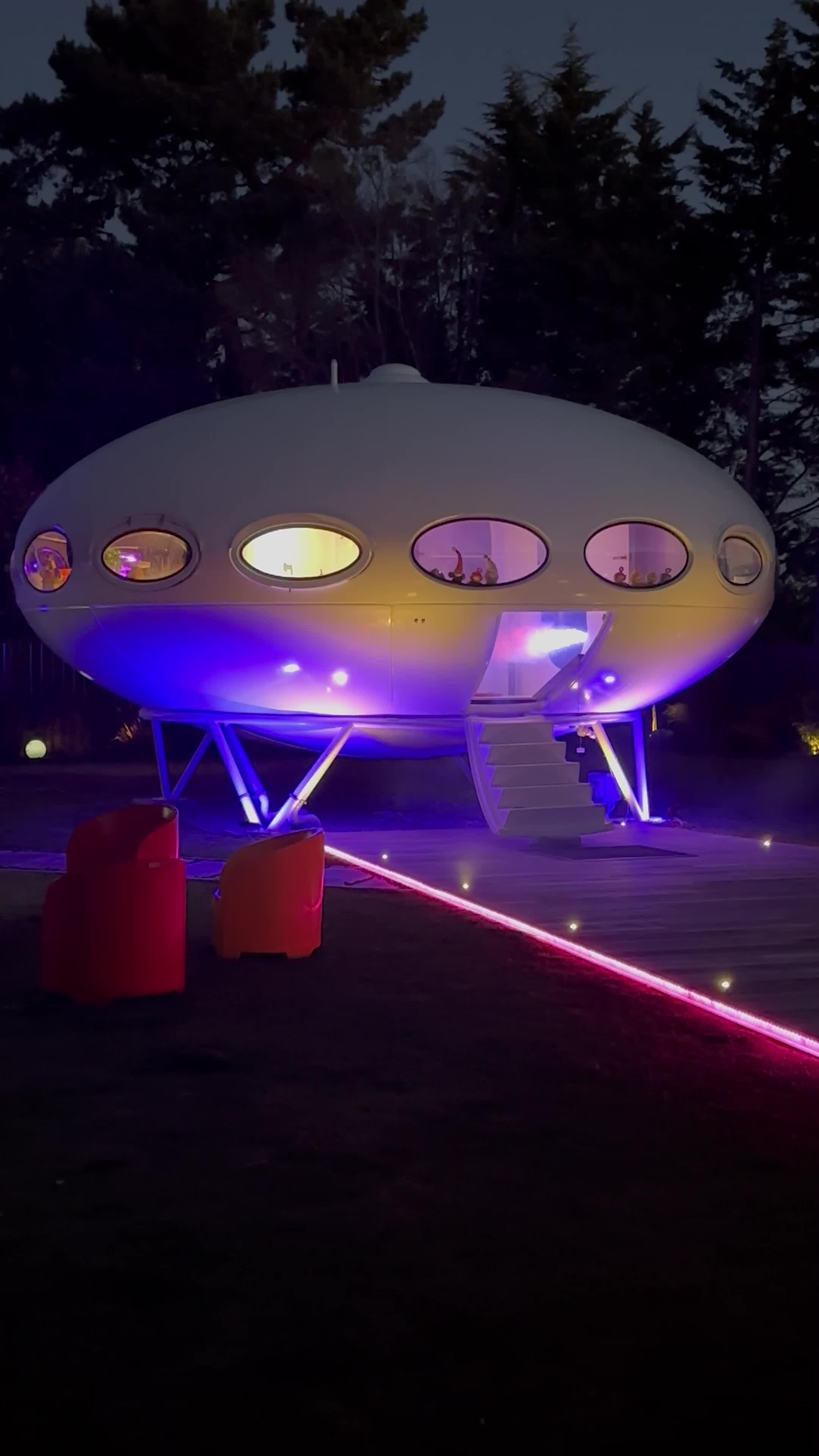 area-51-futuro-house-resort-discoverywall-nz