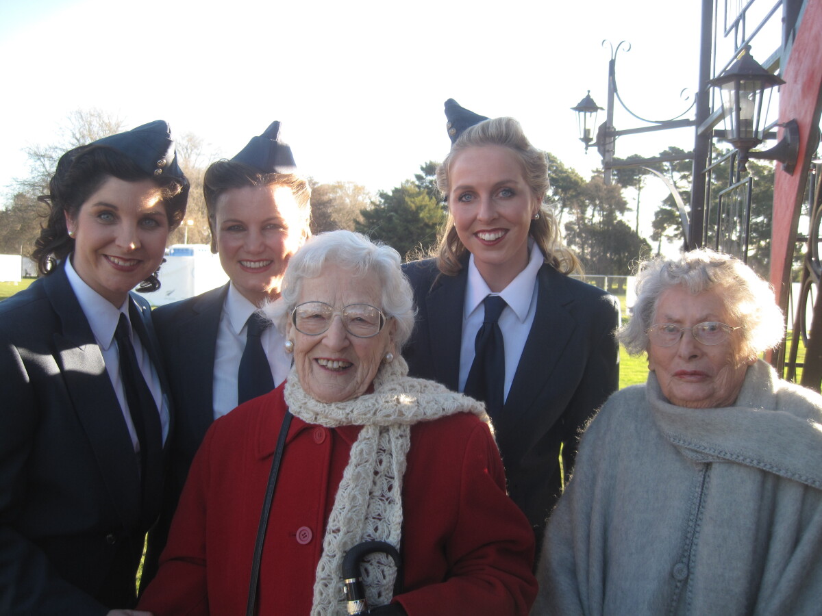 Andrews Sisters tribute band and Andrews sisters