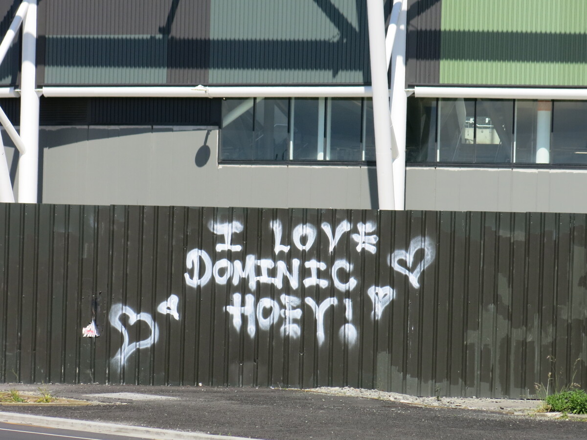 "I love Dominic Hoey" graffiti