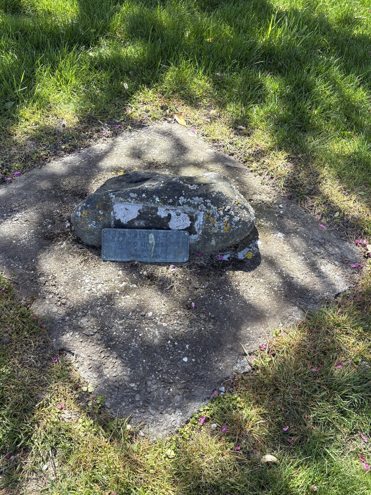 Victor Charles Howes commemorative plaque