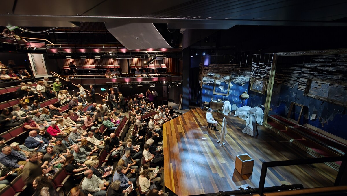 The Court Theatre before the beginning of The King's Speech.