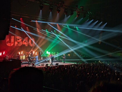 UB40 on-stage at Wolfbrook Arena