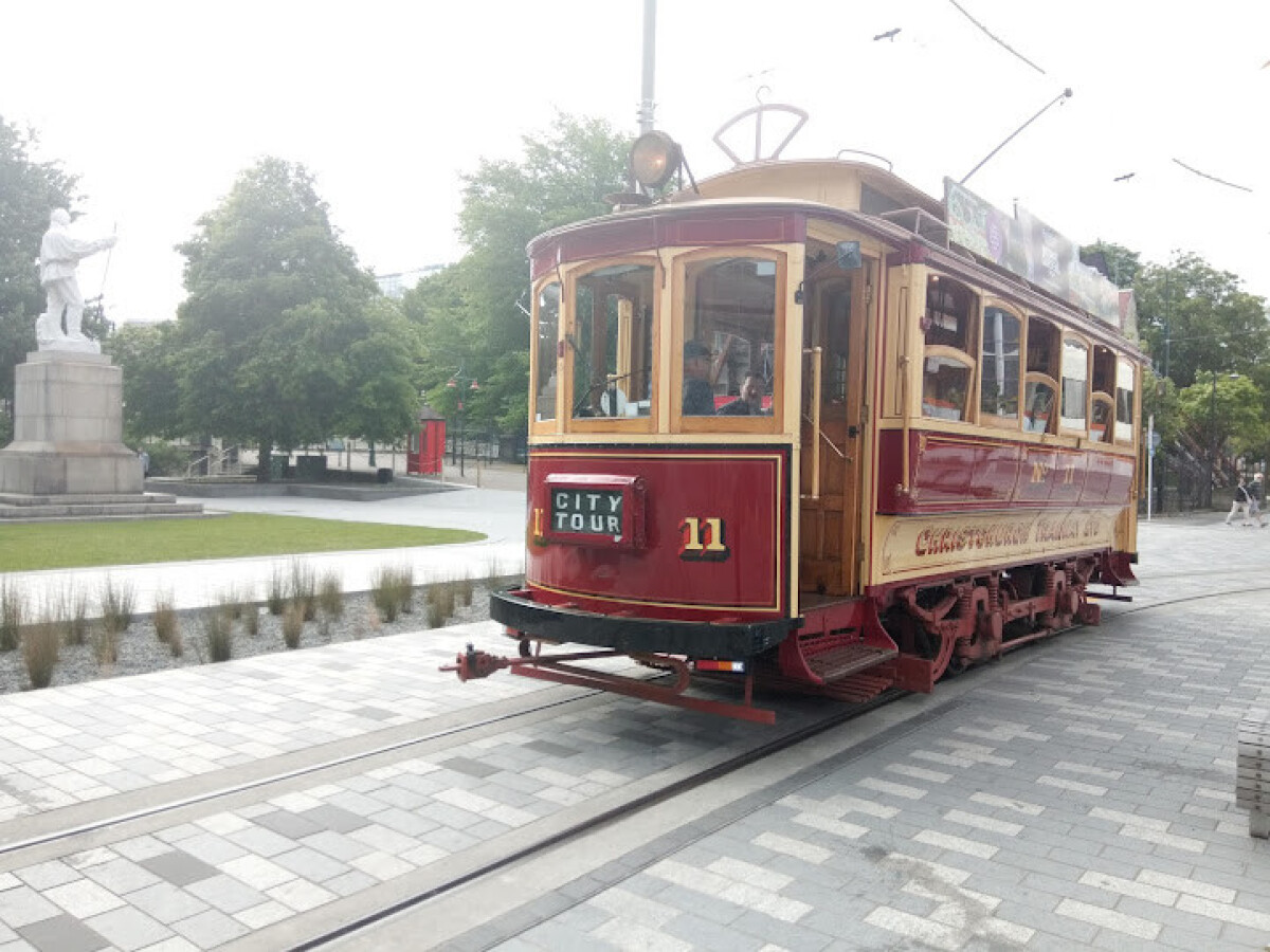 Tram 11 on Oxford Terrace