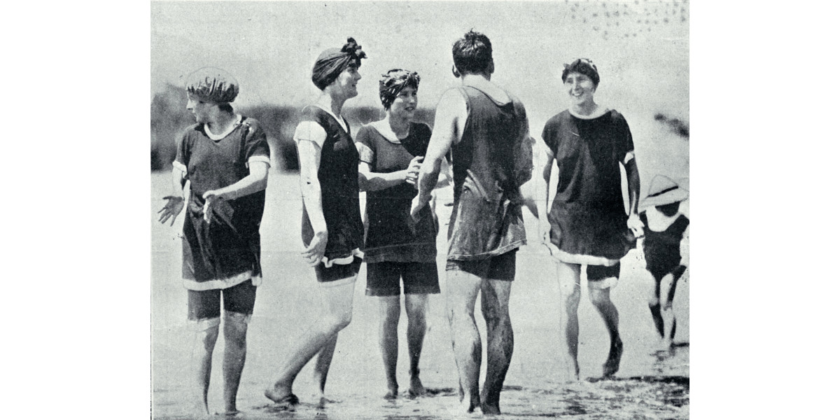 1960s 1970s ANONYMOUS BAND TEENAGE MUSICIANS AND COUPLES BOYS AND GIRLS  WEARING BATHING SUITS DANCING TOGETHER AT A BEACH PARTY - SuperStock