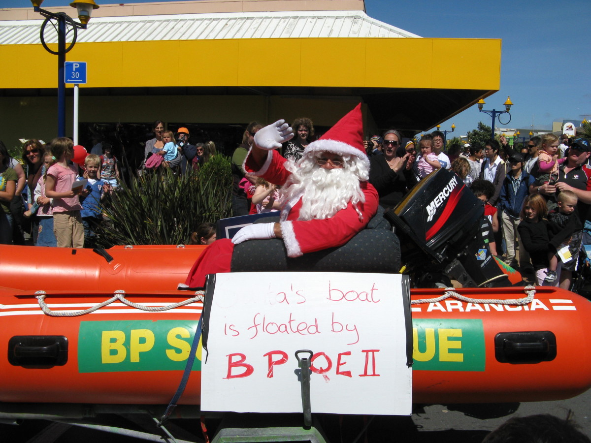 Santa in the New Brighton Christmas Parade, 2009 discoverywall.nz