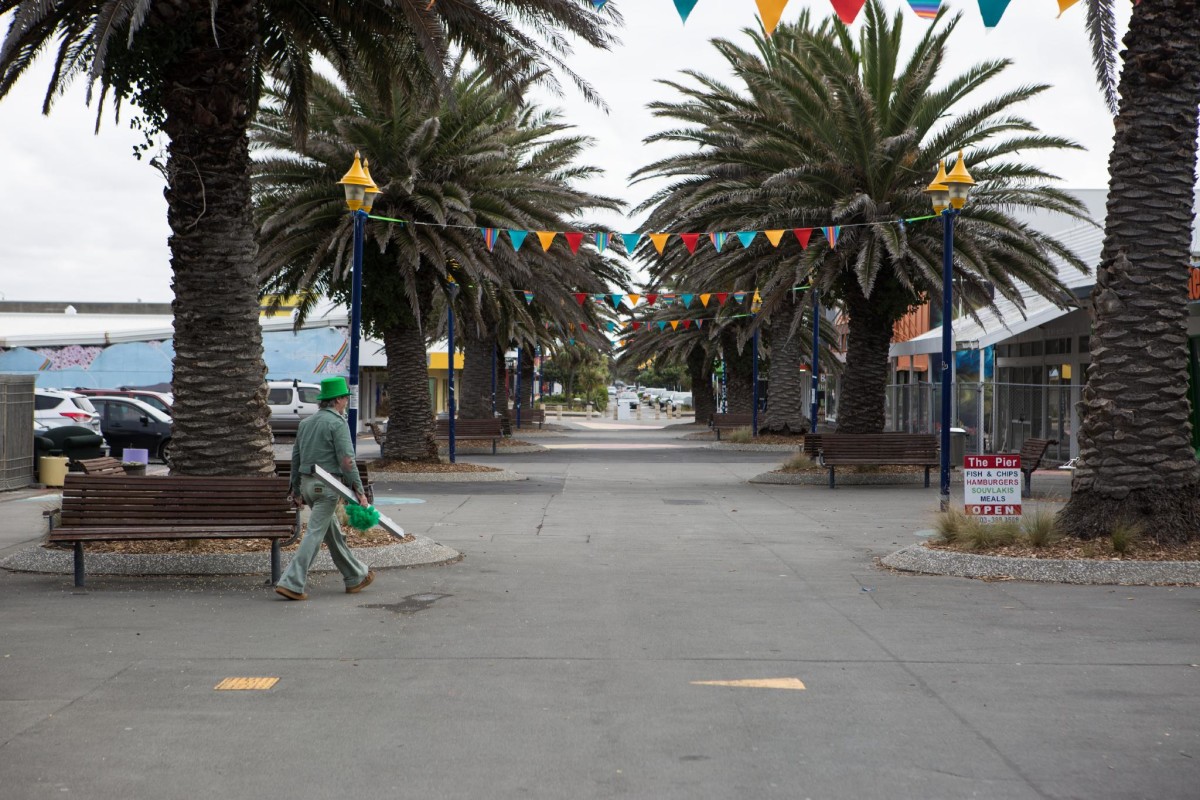 New Brighton Mall looking west | discoverywall.nz