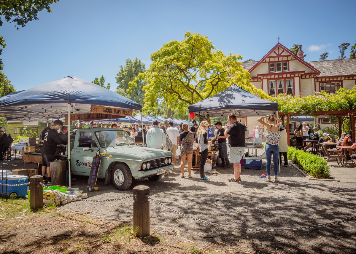 Crowds at the Christchurch Farmers Market discoverywall.nz