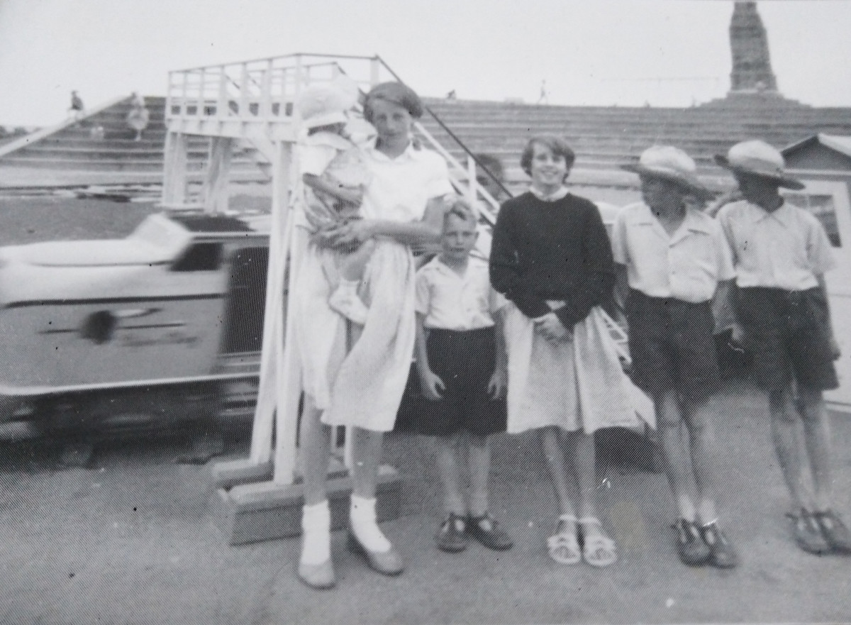 Day at the Beach, New Brighton discoverywall.nz