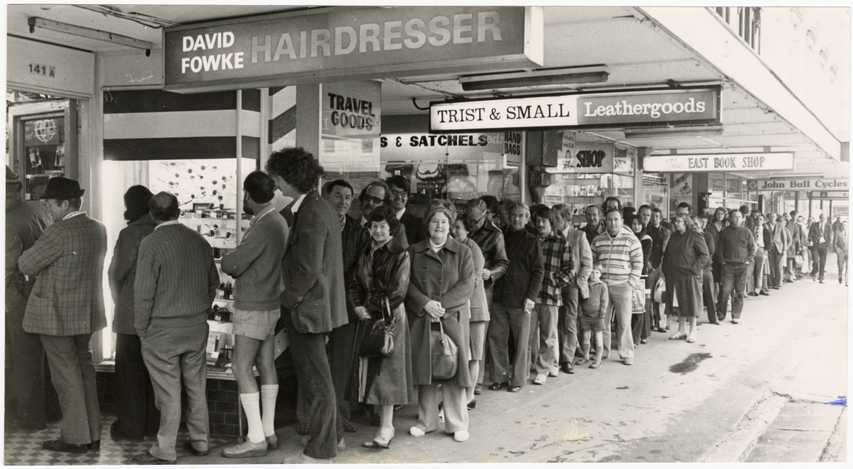 Manchester Street Queue Discoverywall Nz