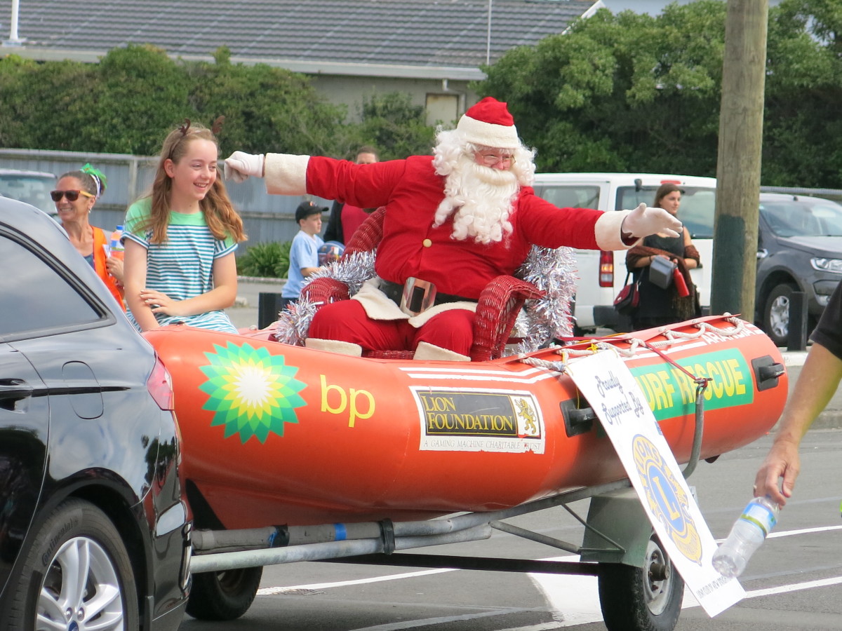 Santa New Brighton Christmas Parade discoverywall.nz