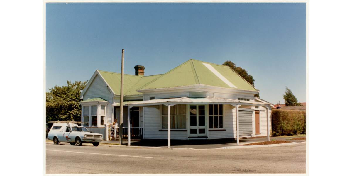 Used furniture shop on Gloucester Street discoverywall.nz