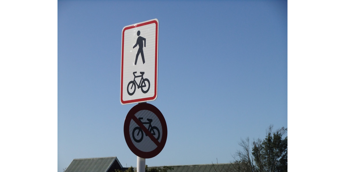 Cycle, footpath signs discoverywall.nz